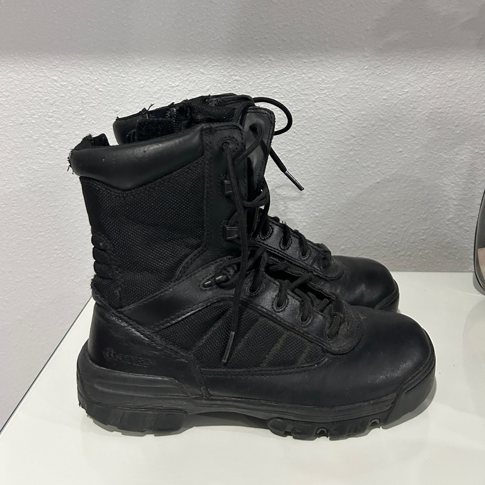Bates tactical boots, all black, little scuff on the back of right shoe. size 6